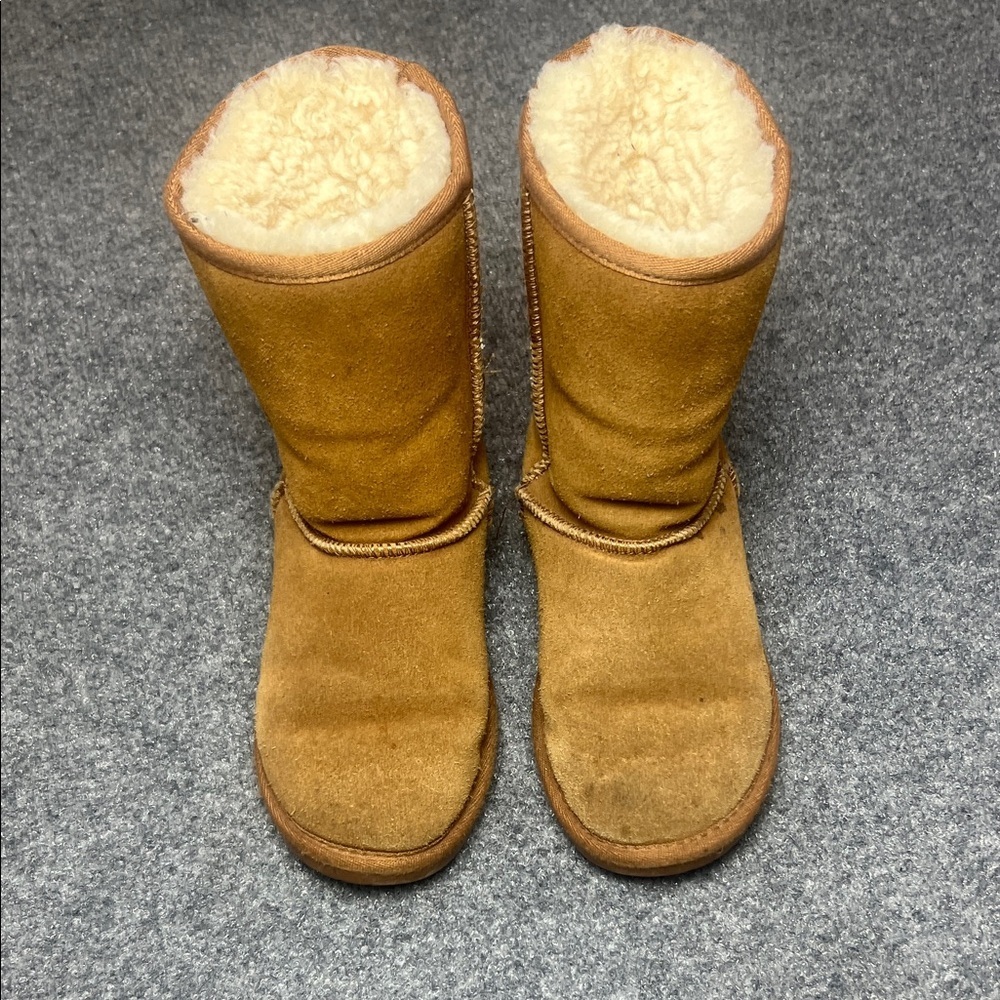 MinneTonka Cozy Tan Shearling Boots Size 6